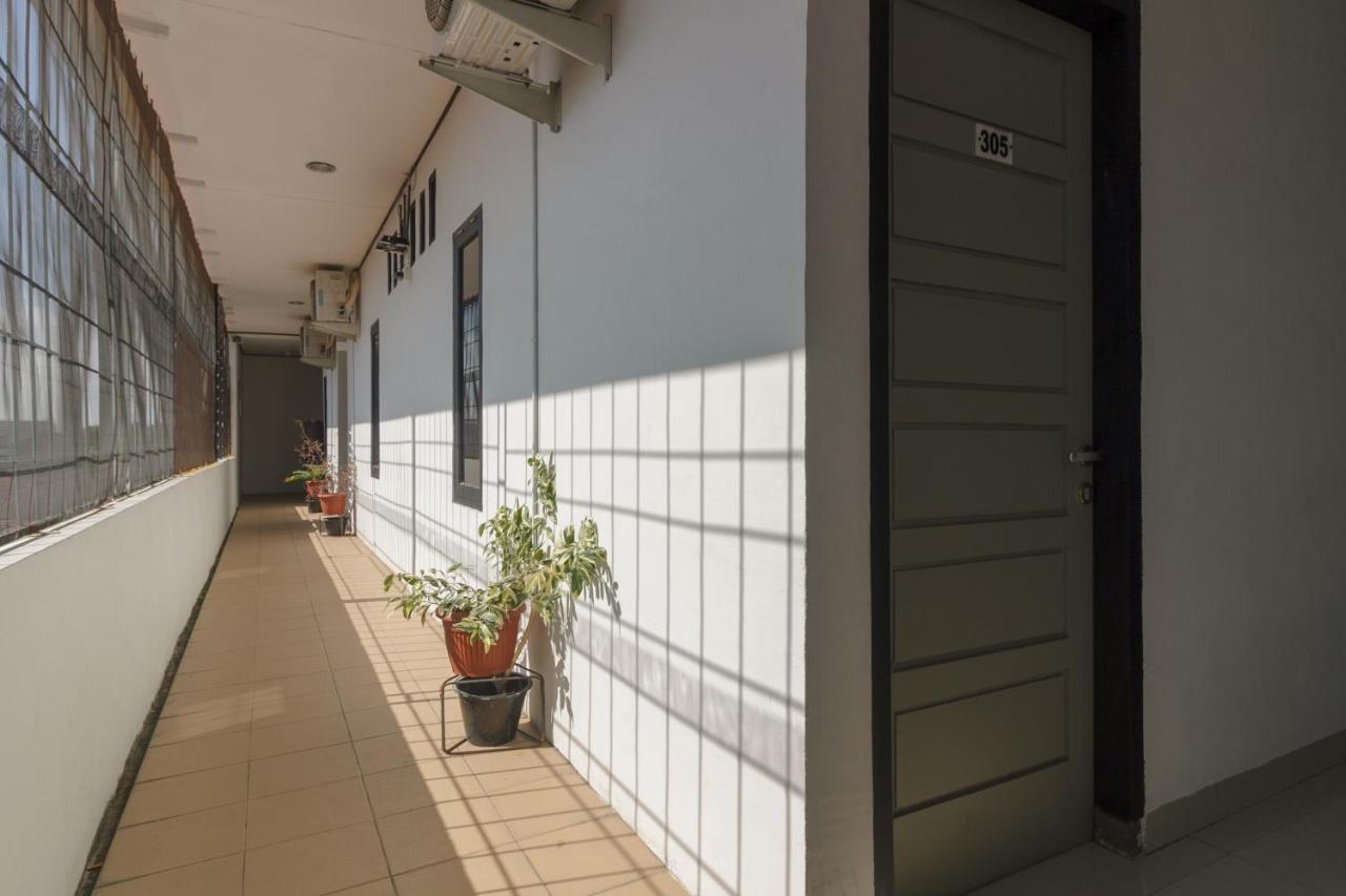 מלון Reddoorz Near Jalan Sudirman Padang מראה חיצוני תמונה