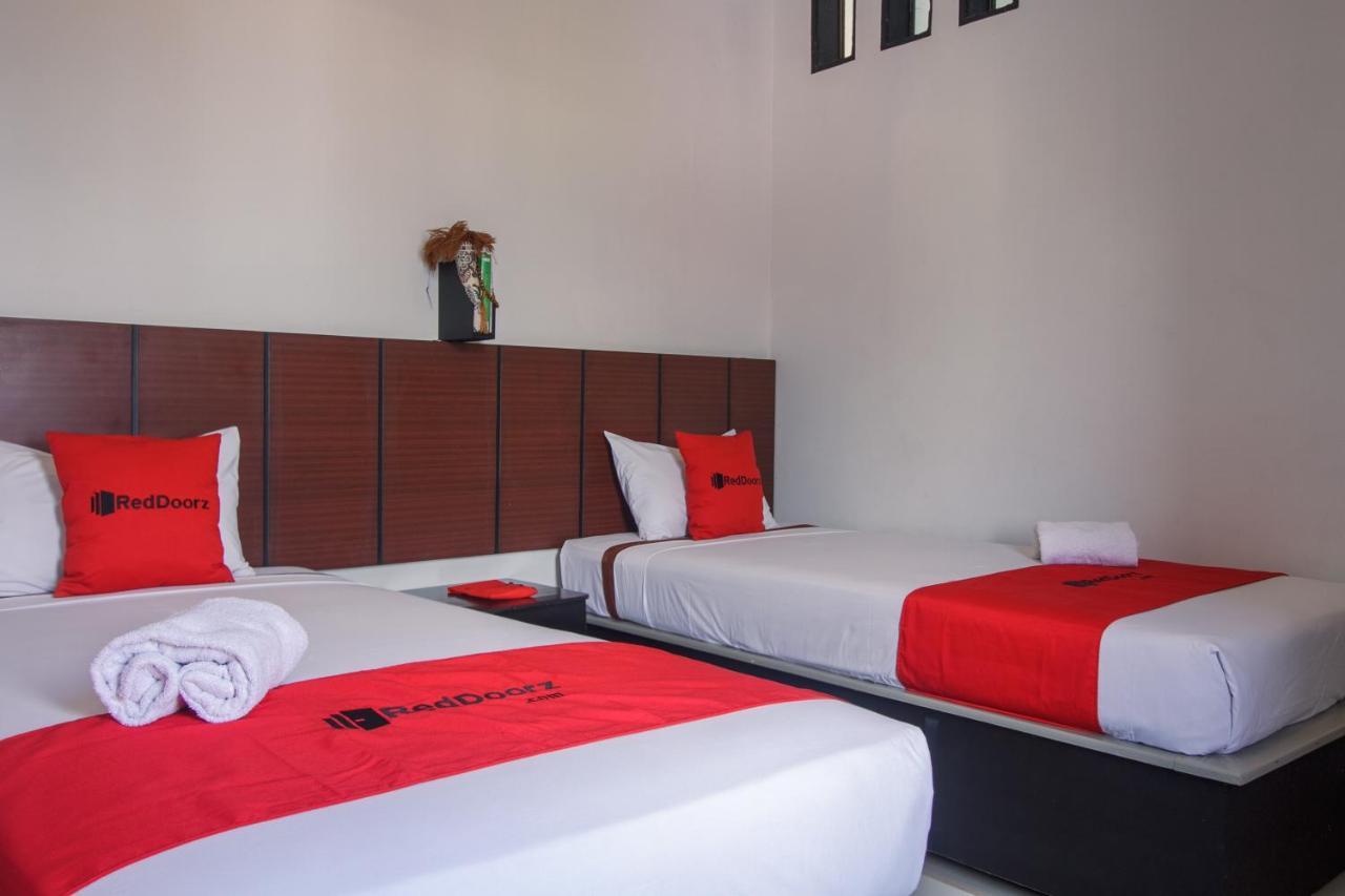 מלון Reddoorz Near Jalan Sudirman Padang מראה חיצוני תמונה